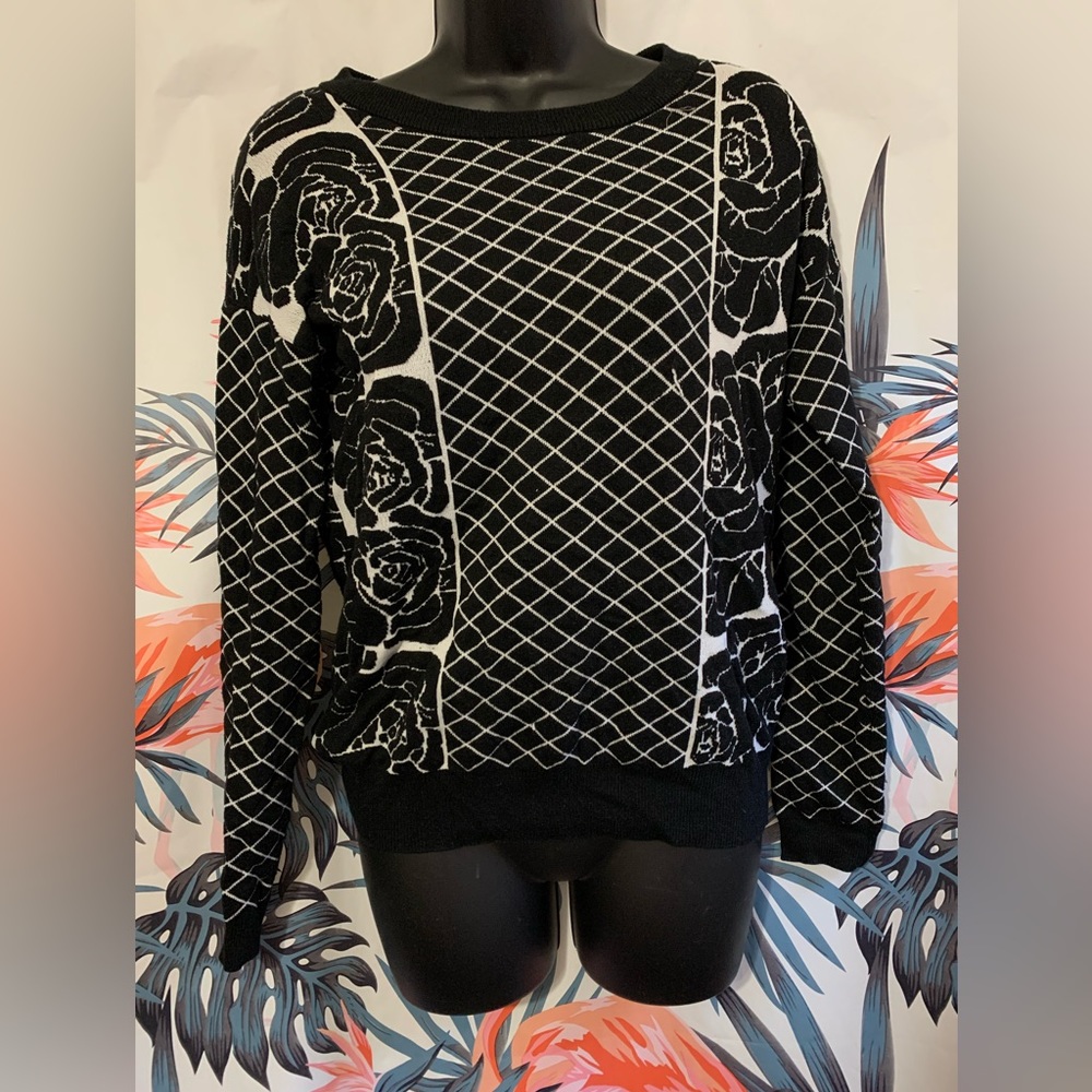 🔥5/$25 T/O Sweater Sz S